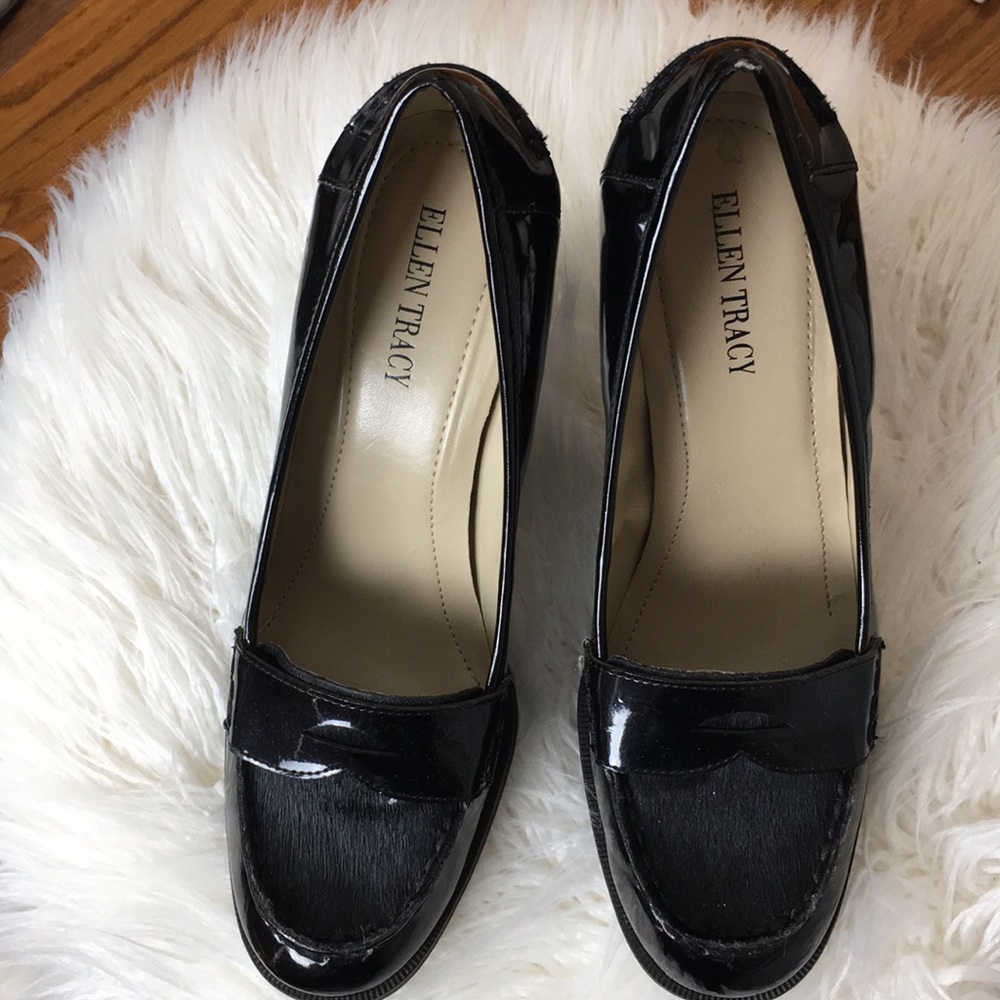 Ellen Tracy Black patent pumps
